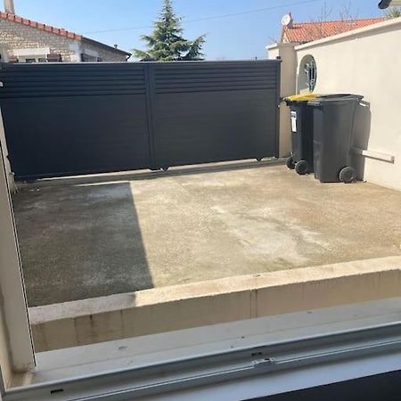 Charmant Appartement Avec Parking Privee Buxerolles Exteriör bild