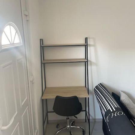 Charmant Appartement Avec Parking Privee Buxerolles Exteriör bild