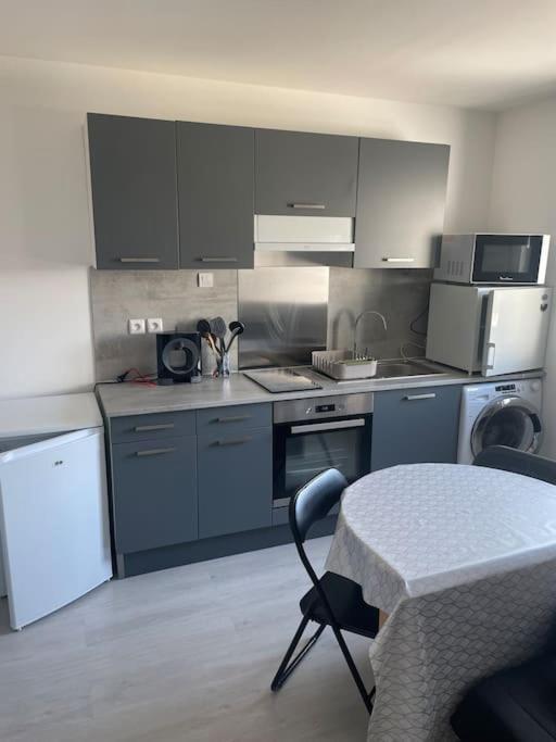 Charmant Appartement Avec Parking Privee Buxerolles Exteriör bild