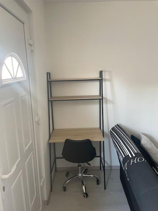 Charmant Appartement Avec Parking Privee Buxerolles Exteriör bild