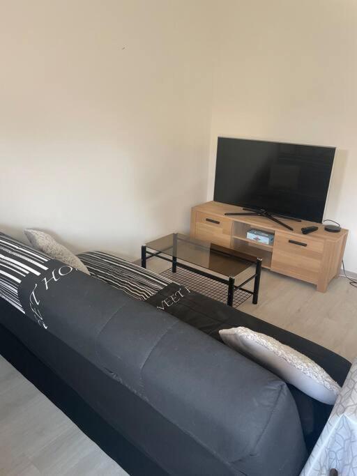 Charmant Appartement Avec Parking Privee Buxerolles Exteriör bild